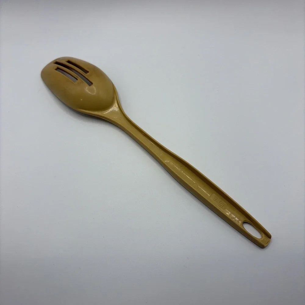 retro Beige Foley Nylon Plastic Slotted serving Spoon Utensil Retro EUC
